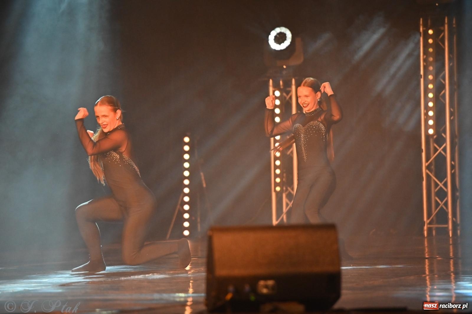 Zdjęcie w galerii na portalu naszraciborz.pl: Oscarowy blask na scenie RCK. Gala SKAZY oczarowała publiczność wiadomości z regionu