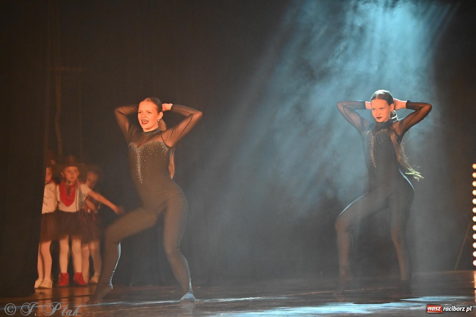 Zdjęcie w galerii na portalu naszraciborz.pl: Oscarowy blask na scenie RCK. Gala SKAZY oczarowała publiczność wiadomości z regionu