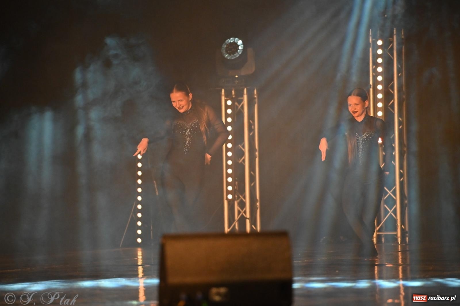 Zdjęcie w galerii na portalu naszraciborz.pl: Oscarowy blask na scenie RCK. Gala SKAZY oczarowała publiczność wiadomości z regionu