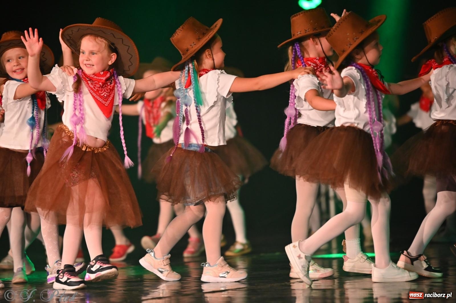 Zdjęcie w galerii na portalu naszraciborz.pl: Oscarowy blask na scenie RCK. Gala SKAZY oczarowała publiczność wiadomości z regionu