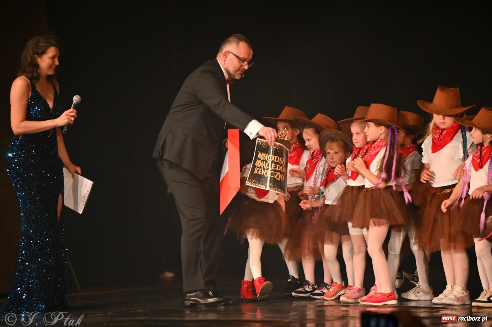 Zdjęcie w galerii na portalu naszraciborz.pl: Oscarowy blask na scenie RCK. Gala SKAZY oczarowała publiczność wiadomości z regionu