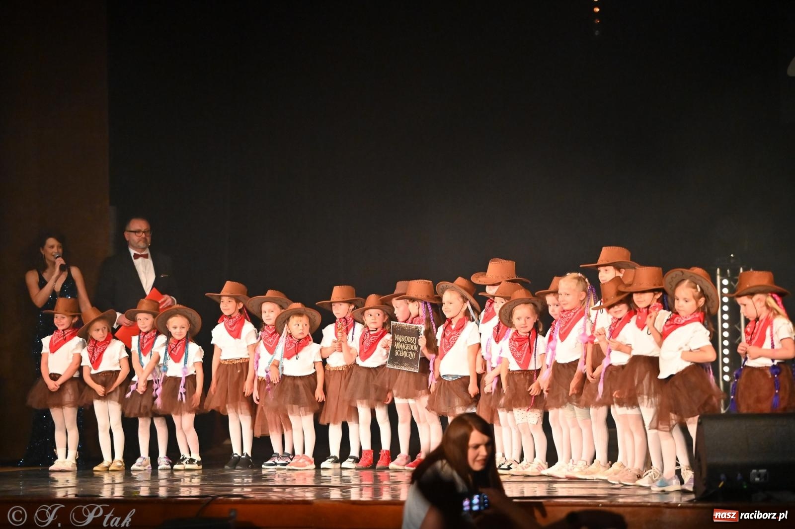 Zdjęcie w galerii na portalu naszraciborz.pl: Oscarowy blask na scenie RCK. Gala SKAZY oczarowała publiczność wiadomości z regionu