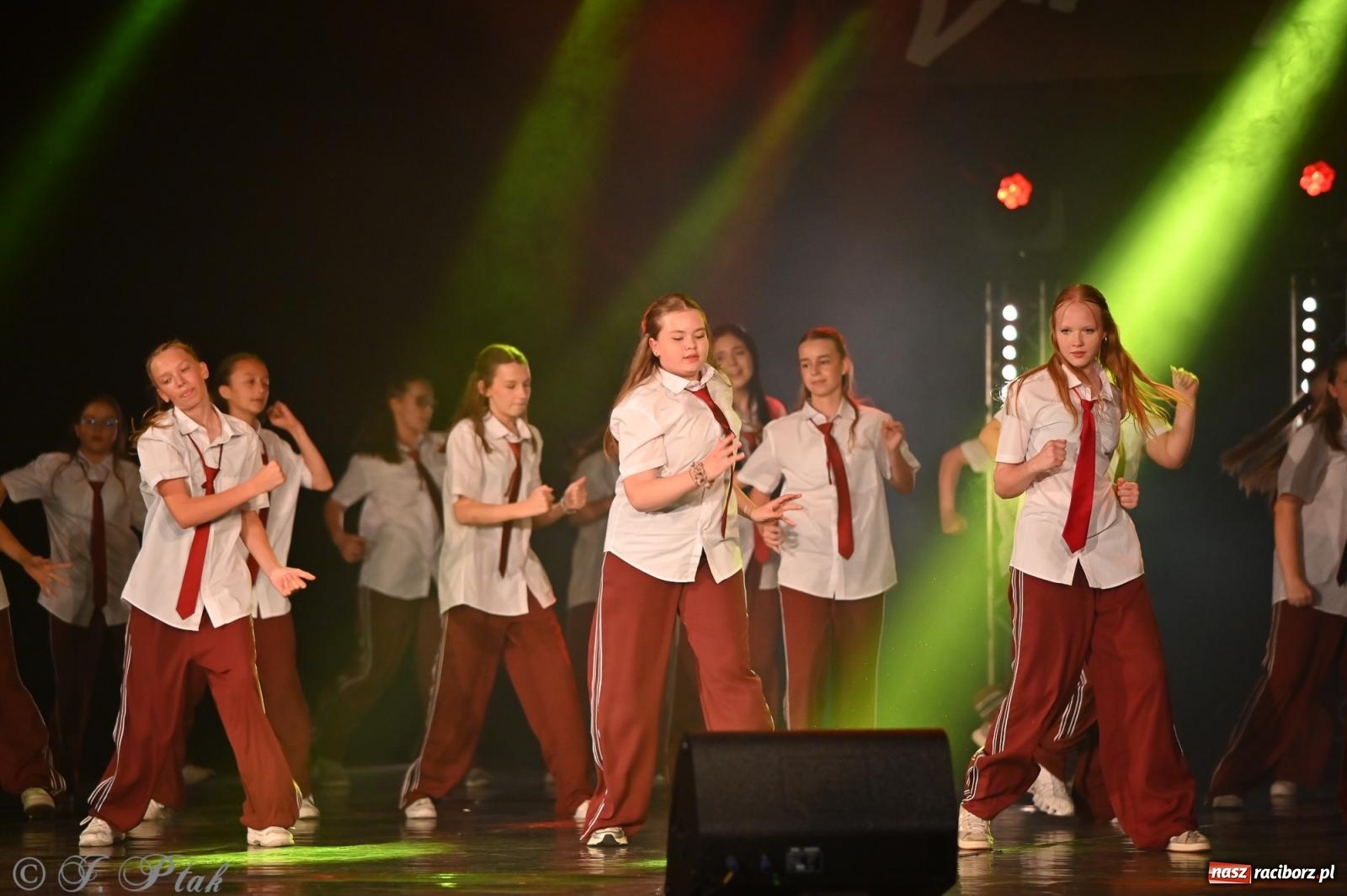 Zdjęcie w galerii na portalu naszraciborz.pl: Oscarowy blask na scenie RCK. Gala SKAZY oczarowała publiczność wiadomości z regionu