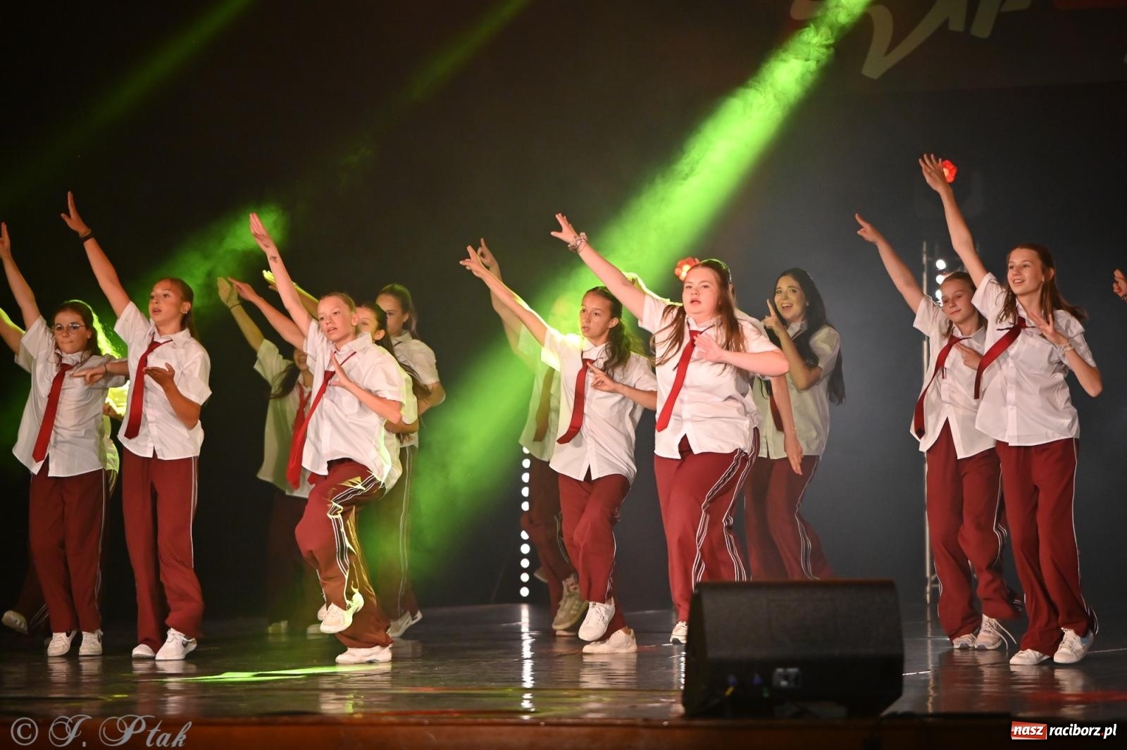 Zdjęcie w galerii na portalu naszraciborz.pl: Oscarowy blask na scenie RCK. Gala SKAZY oczarowała publiczność wiadomości z regionu