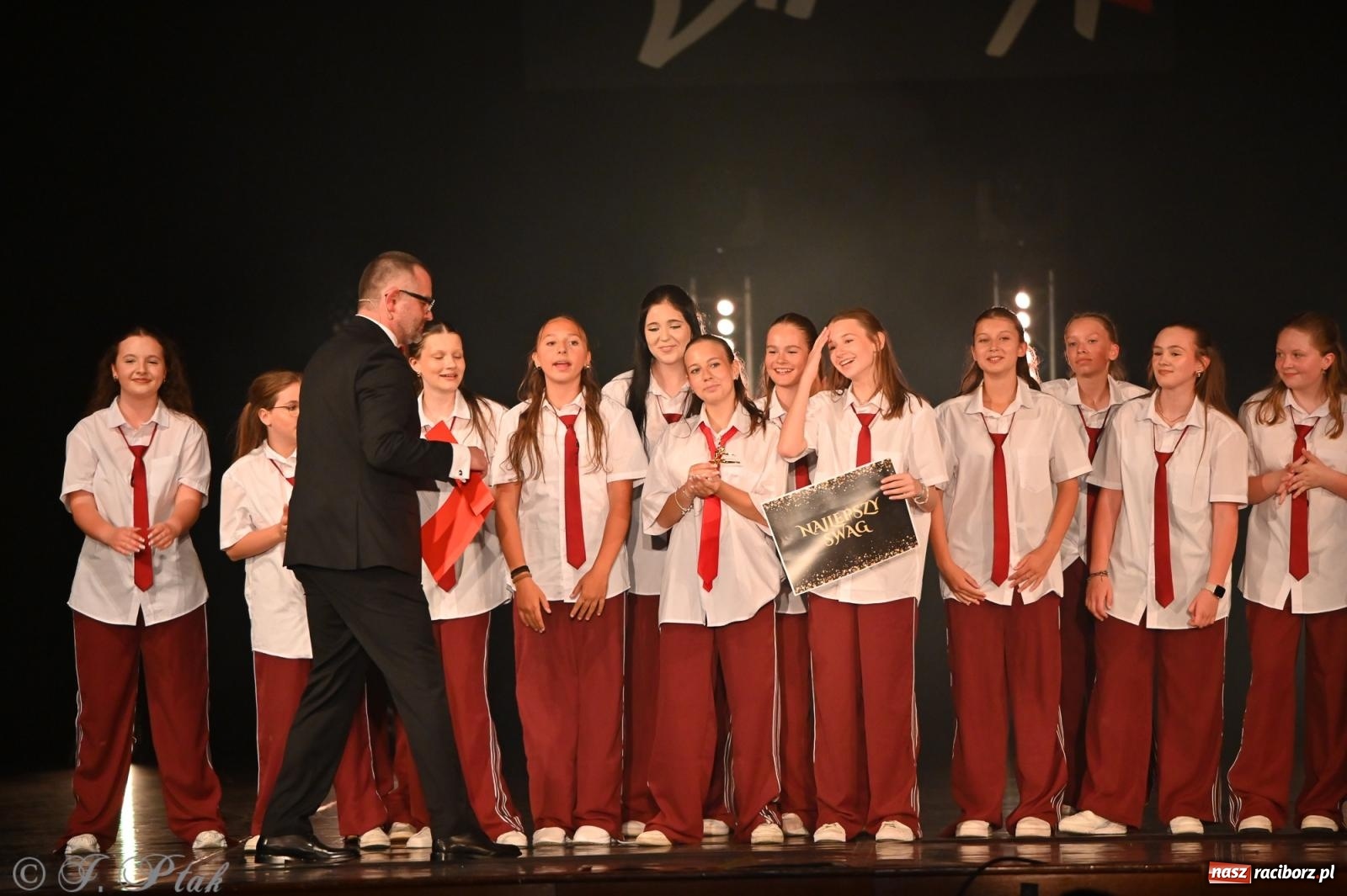 Zdjęcie w galerii na portalu naszraciborz.pl: Oscarowy blask na scenie RCK. Gala SKAZY oczarowała publiczność wiadomości z regionu