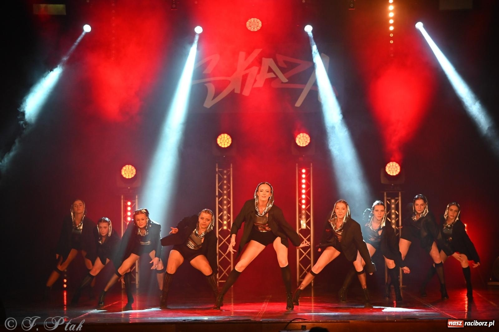 Zdjęcie w galerii na portalu naszraciborz.pl: Oscarowy blask na scenie RCK. Gala SKAZY oczarowała publiczność wiadomości z regionu