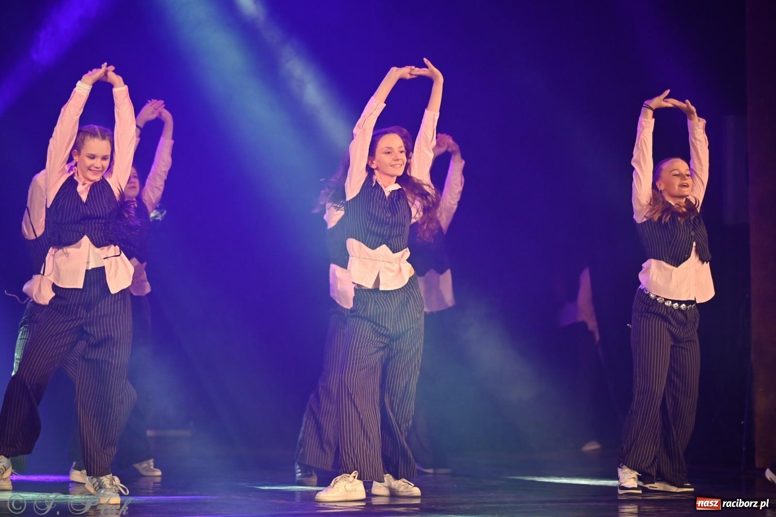 Zdjęcie w galerii na portalu naszraciborz.pl: Oscarowy blask na scenie RCK. Gala SKAZY oczarowała publiczność wiadomości z regionu