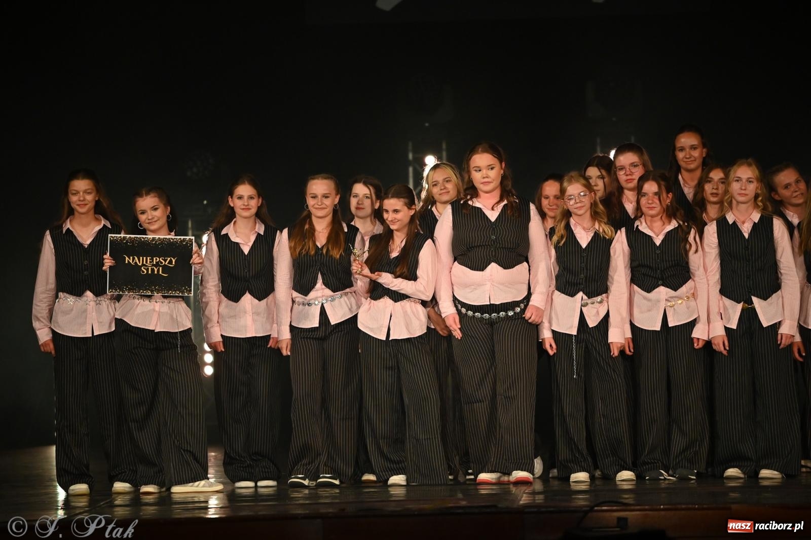 Zdjęcie w galerii na portalu naszraciborz.pl: Oscarowy blask na scenie RCK. Gala SKAZY oczarowała publiczność wiadomości z regionu