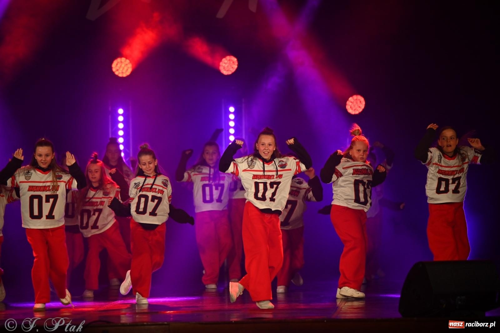 Zdjęcie w galerii na portalu naszraciborz.pl: Oscarowy blask na scenie RCK. Gala SKAZY oczarowała publiczność wiadomości z regionu