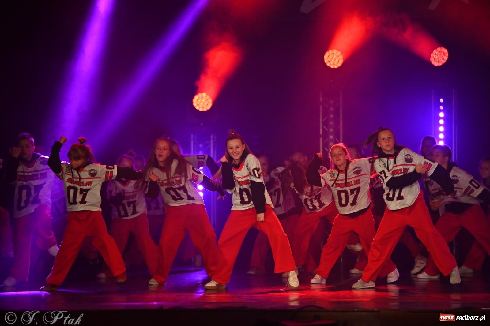 Zdjęcie w galerii na portalu naszraciborz.pl: Oscarowy blask na scenie RCK. Gala SKAZY oczarowała publiczność wiadomości z regionu