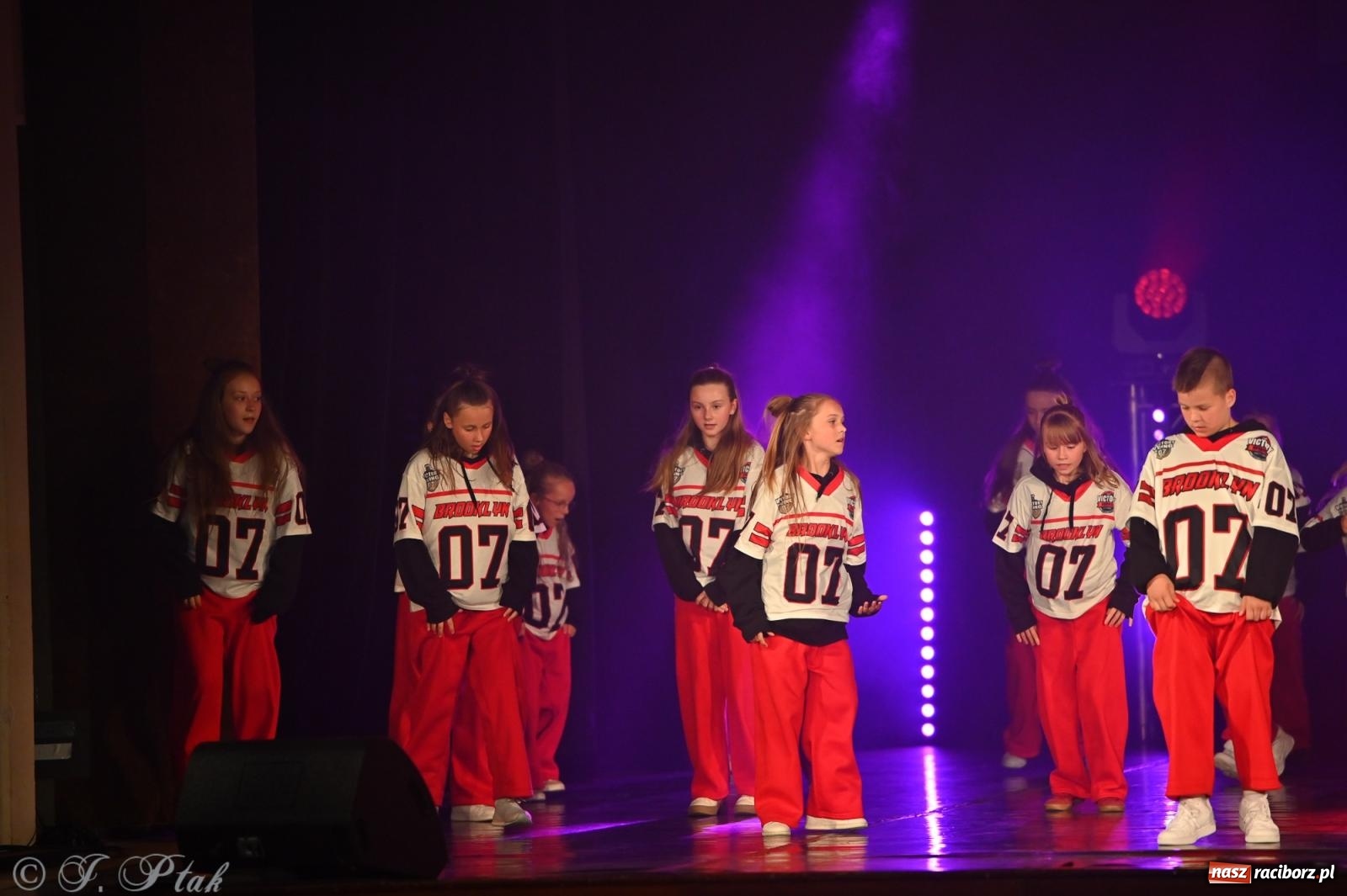 Zdjęcie w galerii na portalu naszraciborz.pl: Oscarowy blask na scenie RCK. Gala SKAZY oczarowała publiczność wiadomości z regionu