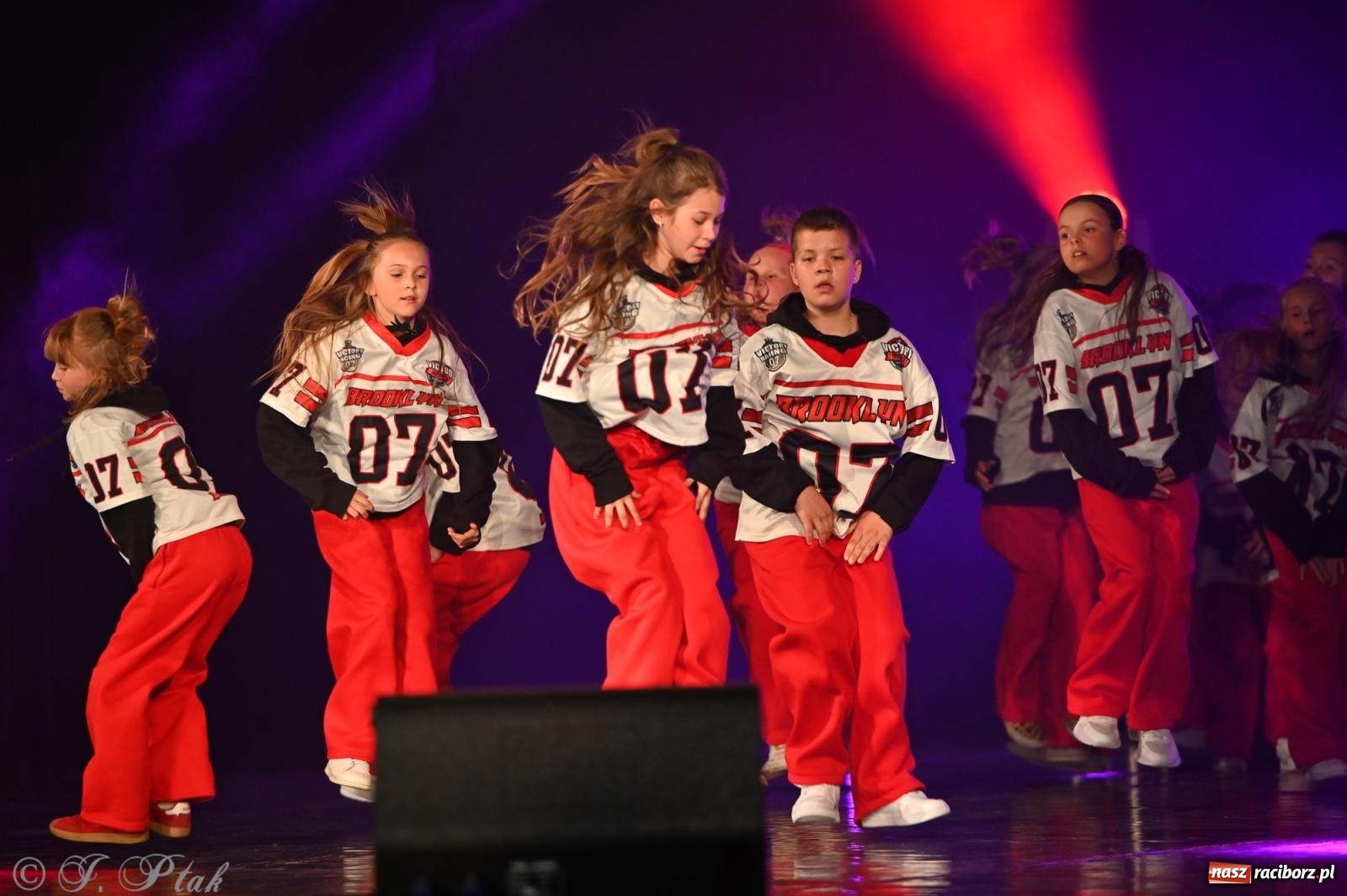 Zdjęcie w galerii na portalu naszraciborz.pl: Oscarowy blask na scenie RCK. Gala SKAZY oczarowała publiczność wiadomości z regionu
