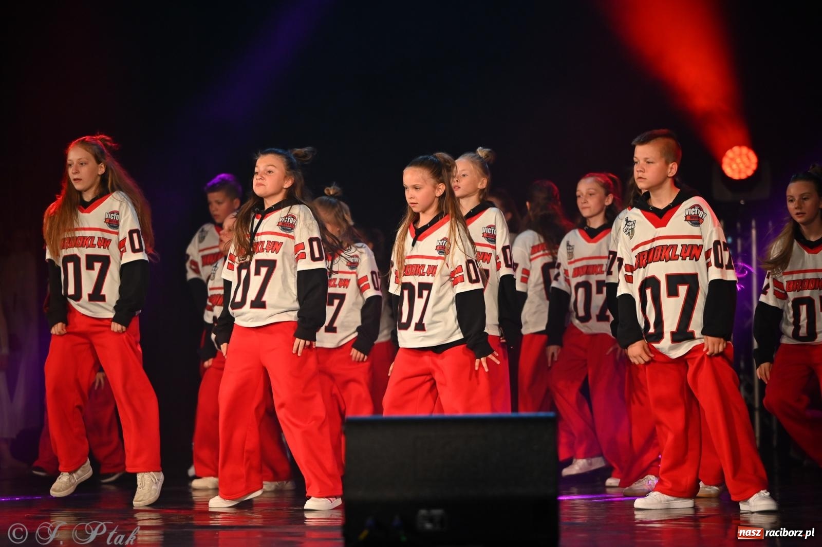 Zdjęcie w galerii na portalu naszraciborz.pl: Oscarowy blask na scenie RCK. Gala SKAZY oczarowała publiczność wiadomości z regionu