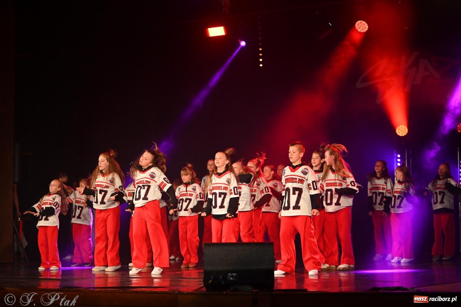 Zdjęcie w galerii na portalu naszraciborz.pl: Oscarowy blask na scenie RCK. Gala SKAZY oczarowała publiczność wiadomości z regionu