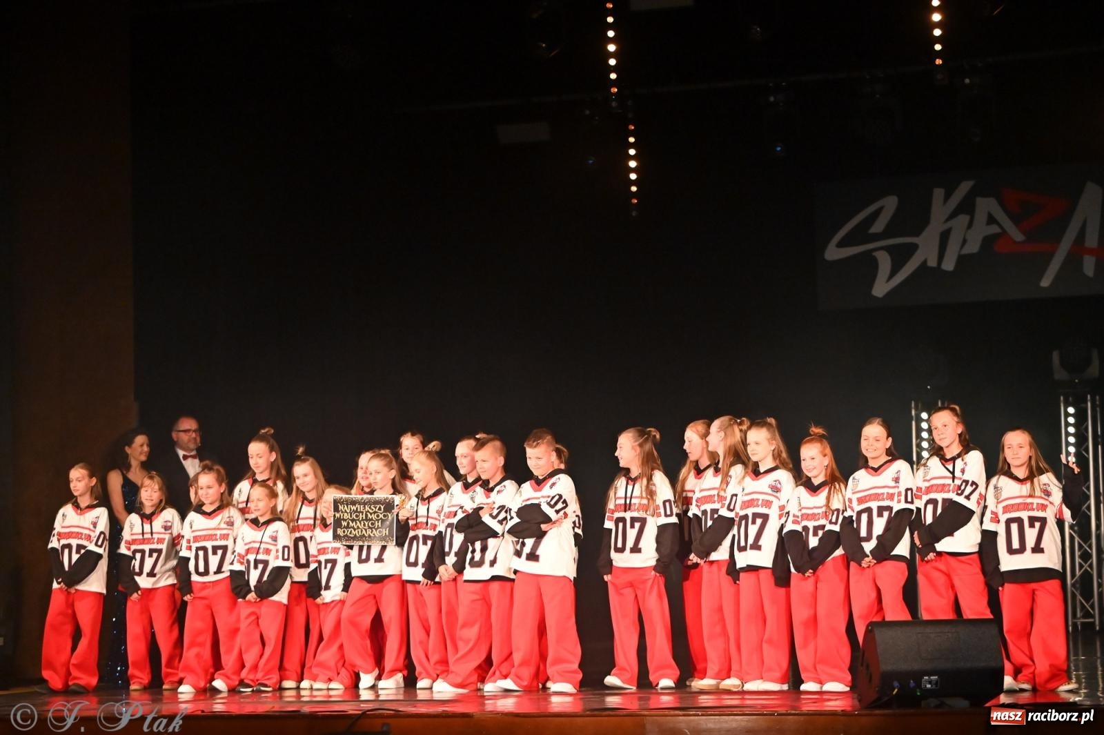 Zdjęcie w galerii na portalu naszraciborz.pl: Oscarowy blask na scenie RCK. Gala SKAZY oczarowała publiczność wiadomości z regionu