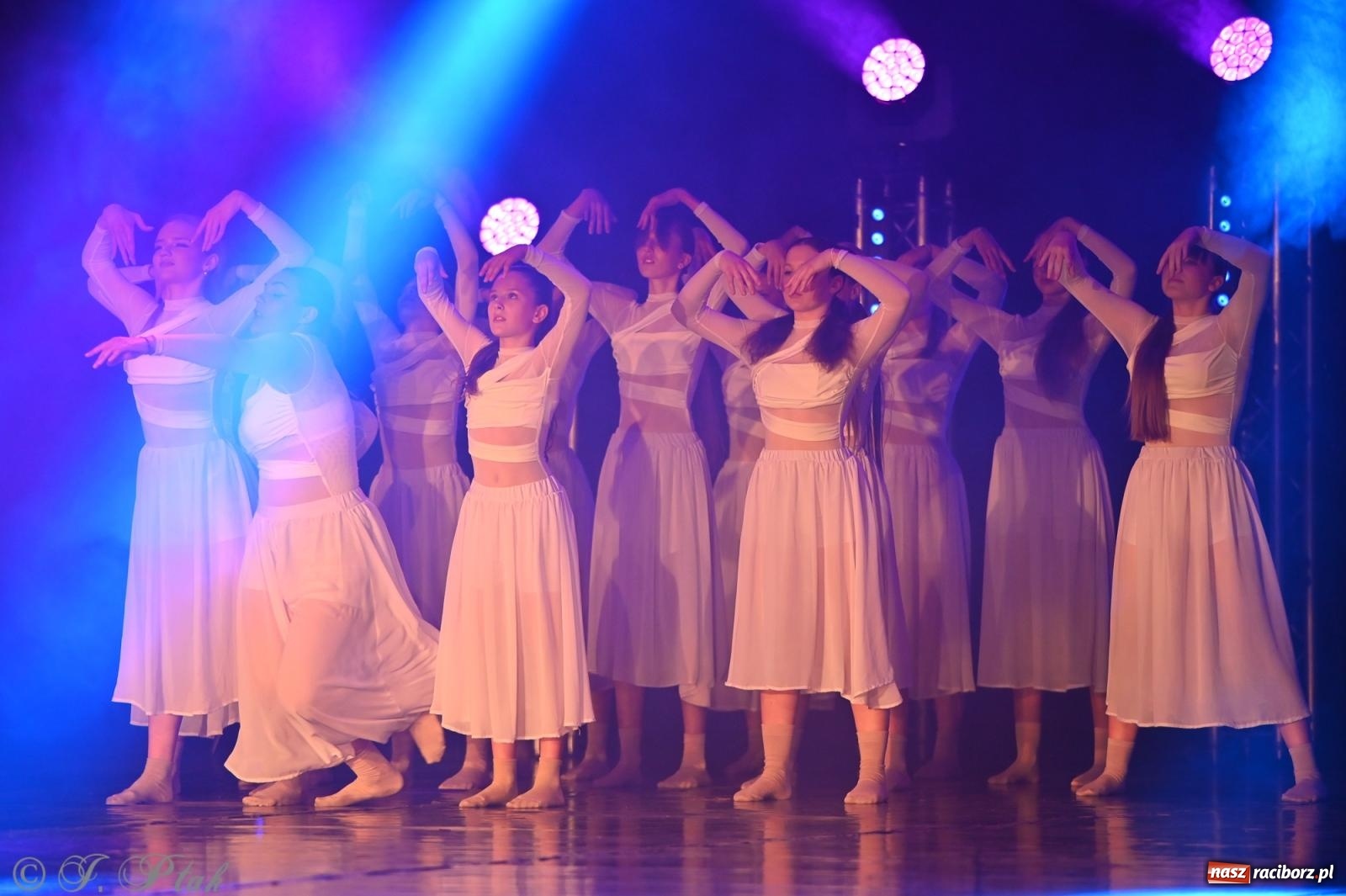 Zdjęcie w galerii na portalu naszraciborz.pl: Oscarowy blask na scenie RCK. Gala SKAZY oczarowała publiczność wiadomości z regionu