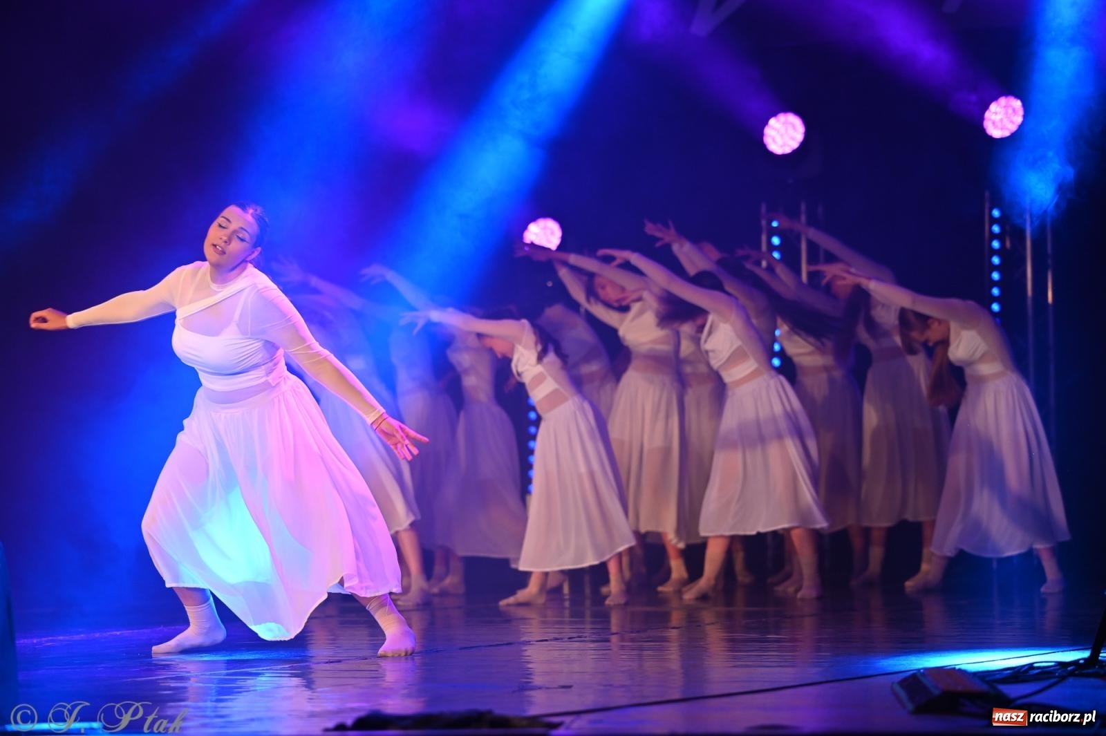 Zdjęcie w galerii na portalu naszraciborz.pl: Oscarowy blask na scenie RCK. Gala SKAZY oczarowała publiczność wiadomości z regionu