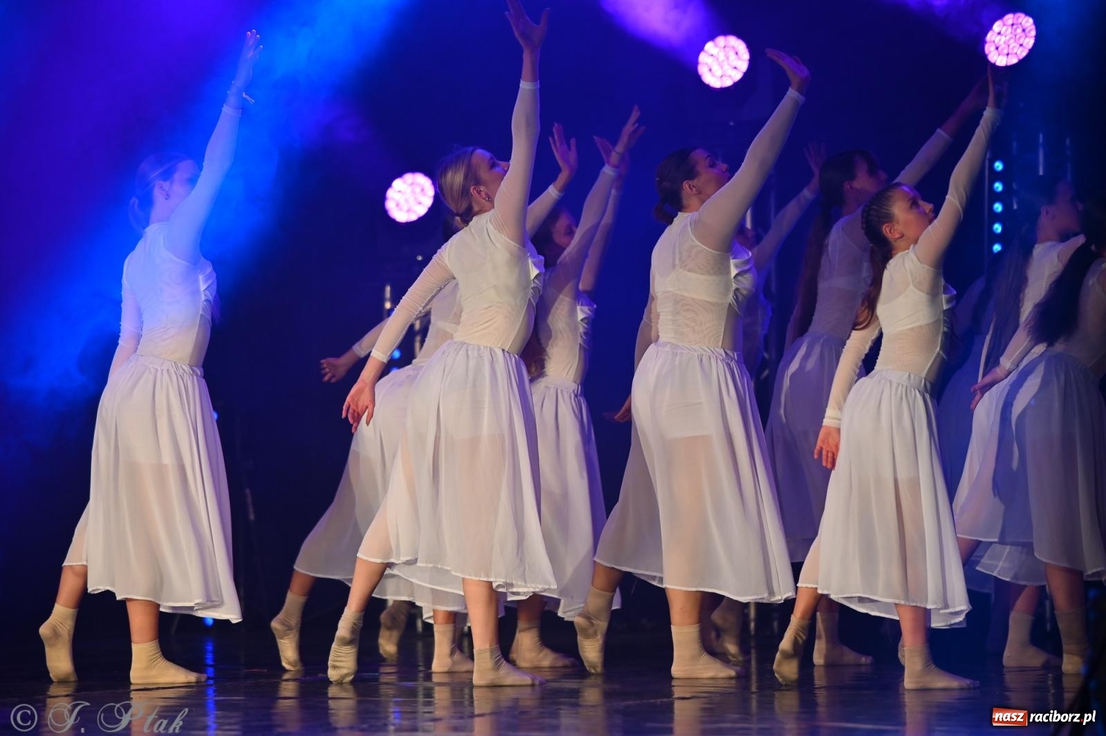 Zdjęcie w galerii na portalu naszraciborz.pl: Oscarowy blask na scenie RCK. Gala SKAZY oczarowała publiczność wiadomości z regionu