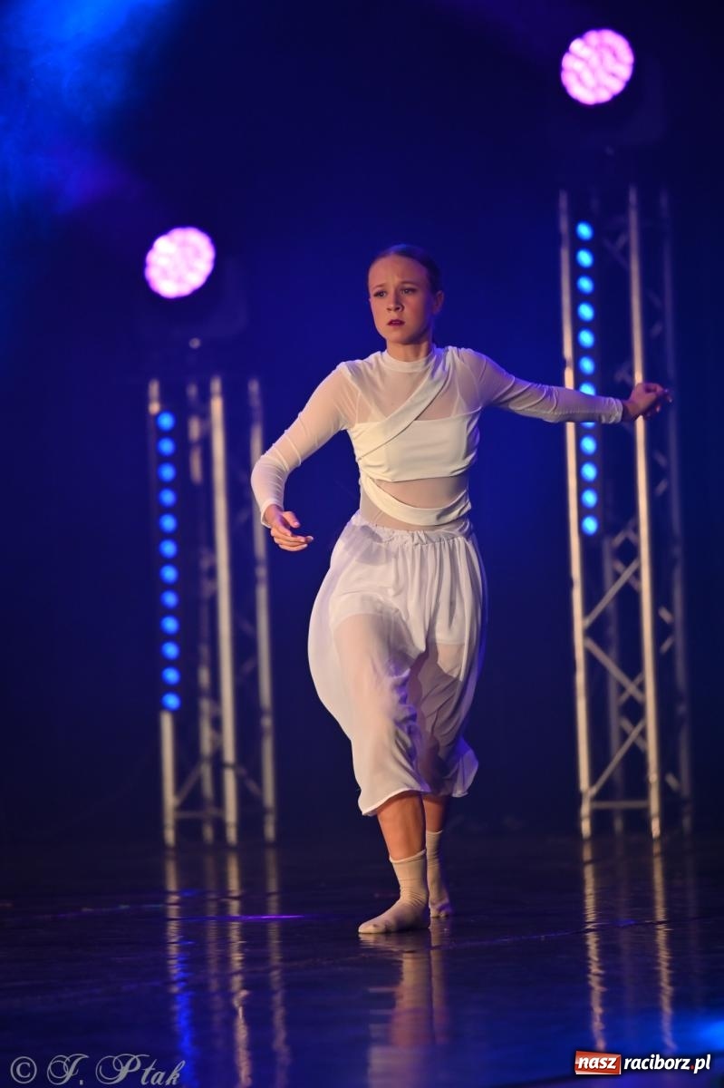 Zdjęcie w galerii na portalu naszraciborz.pl: Oscarowy blask na scenie RCK. Gala SKAZY oczarowała publiczność wiadomości z regionu