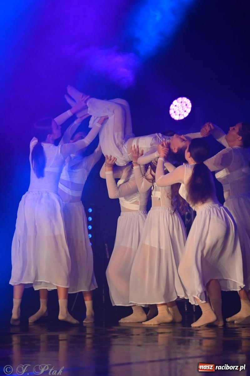 Zdjęcie w galerii na portalu naszraciborz.pl: Oscarowy blask na scenie RCK. Gala SKAZY oczarowała publiczność wiadomości z regionu