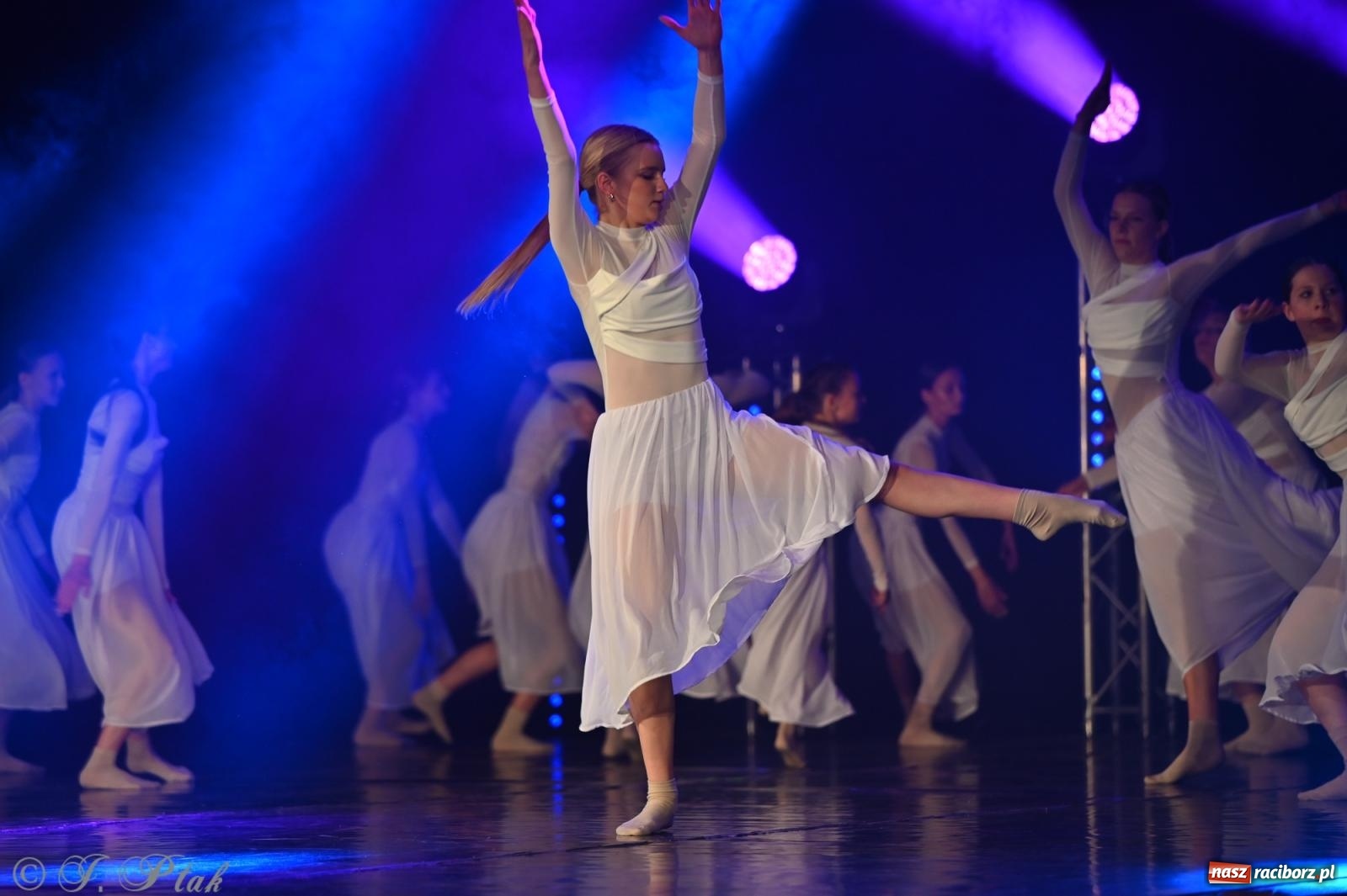 Zdjęcie w galerii na portalu naszraciborz.pl: Oscarowy blask na scenie RCK. Gala SKAZY oczarowała publiczność wiadomości z regionu