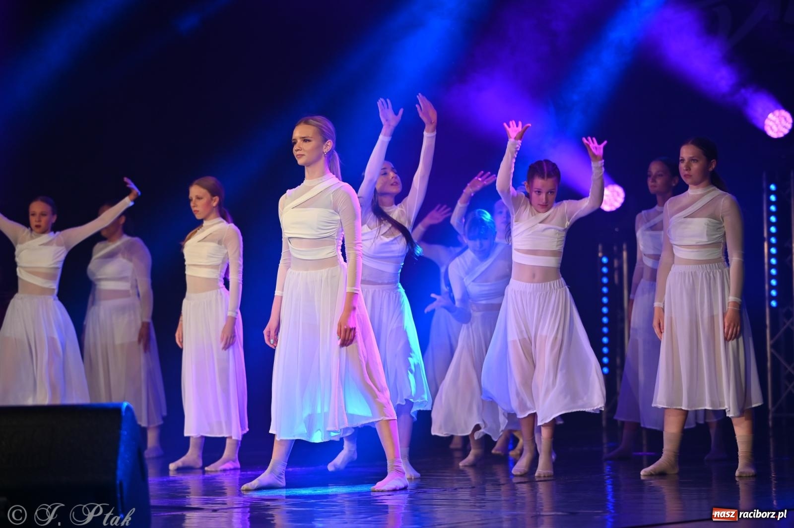 Zdjęcie w galerii na portalu naszraciborz.pl: Oscarowy blask na scenie RCK. Gala SKAZY oczarowała publiczność wiadomości z regionu