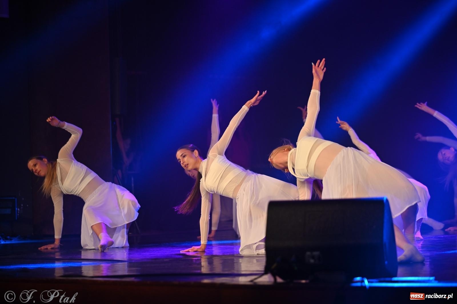Zdjęcie w galerii na portalu naszraciborz.pl: Oscarowy blask na scenie RCK. Gala SKAZY oczarowała publiczność wiadomości z regionu