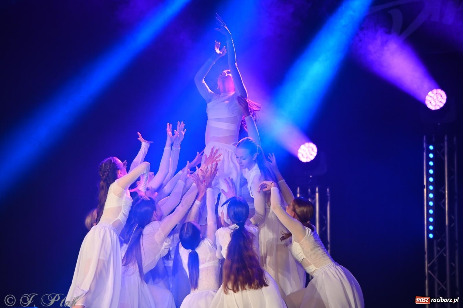 Zdjęcie w galerii na portalu naszraciborz.pl: Oscarowy blask na scenie RCK. Gala SKAZY oczarowała publiczność wiadomości z regionu