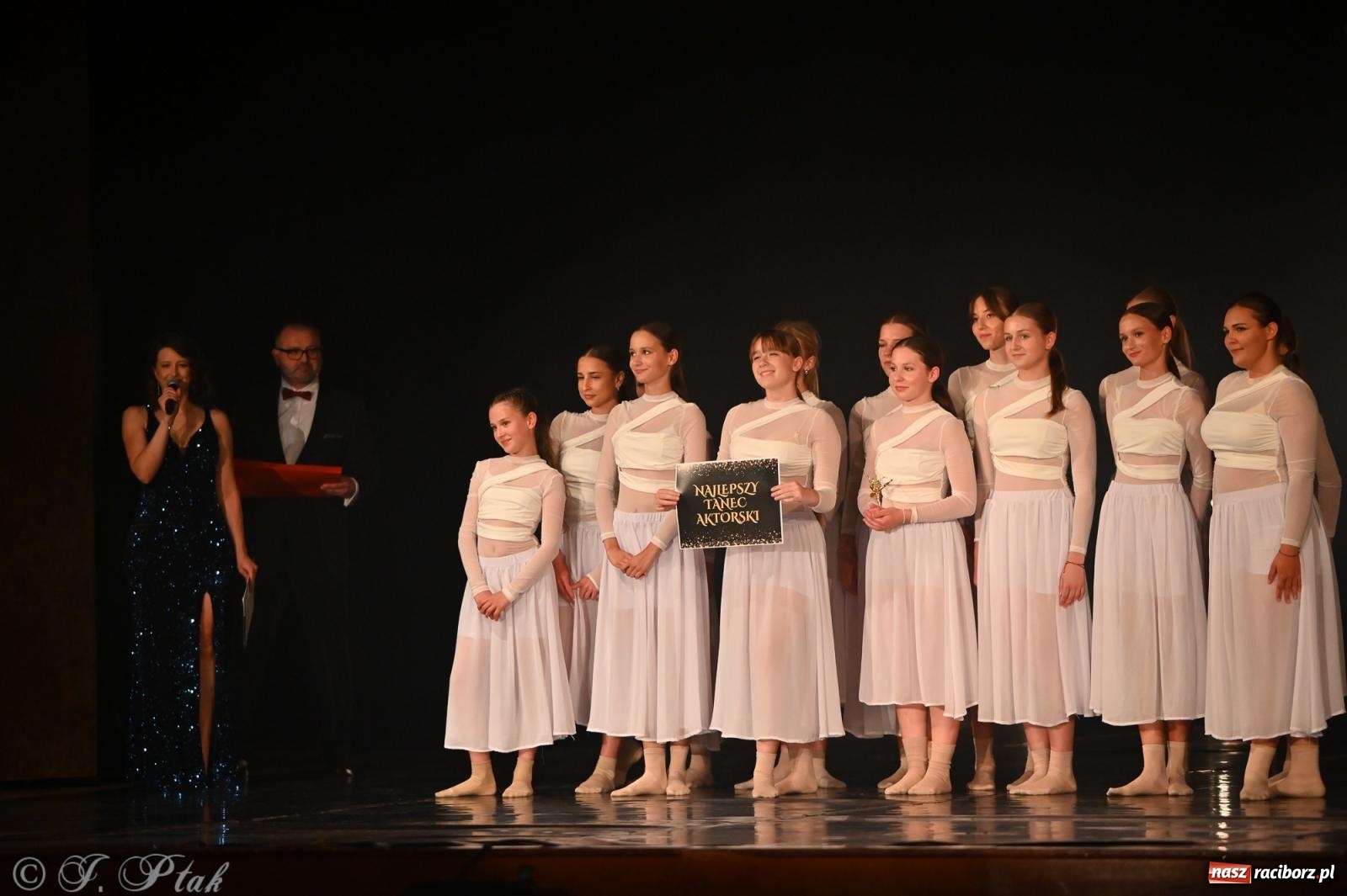 Zdjęcie w galerii na portalu naszraciborz.pl: Oscarowy blask na scenie RCK. Gala SKAZY oczarowała publiczność wiadomości z regionu