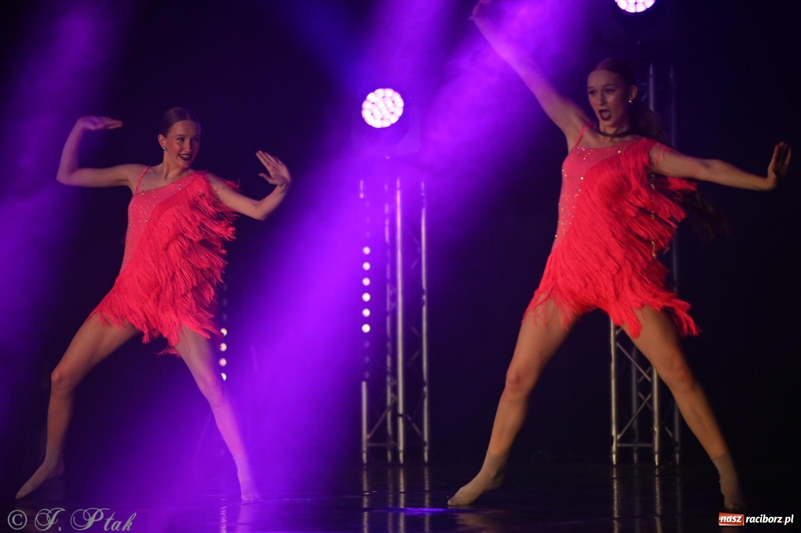 Zdjęcie w galerii na portalu naszraciborz.pl: Oscarowy blask na scenie RCK. Gala SKAZY oczarowała publiczność wiadomości z regionu