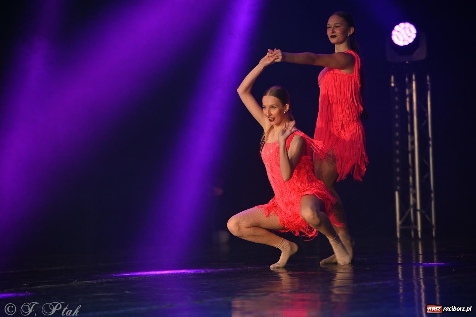 Zdjęcie w galerii na portalu naszraciborz.pl: Oscarowy blask na scenie RCK. Gala SKAZY oczarowała publiczność wiadomości z regionu