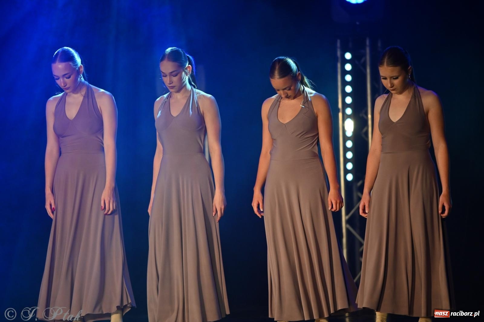 Zdjęcie w galerii na portalu naszraciborz.pl: Oscarowy blask na scenie RCK. Gala SKAZY oczarowała publiczność wiadomości z regionu
