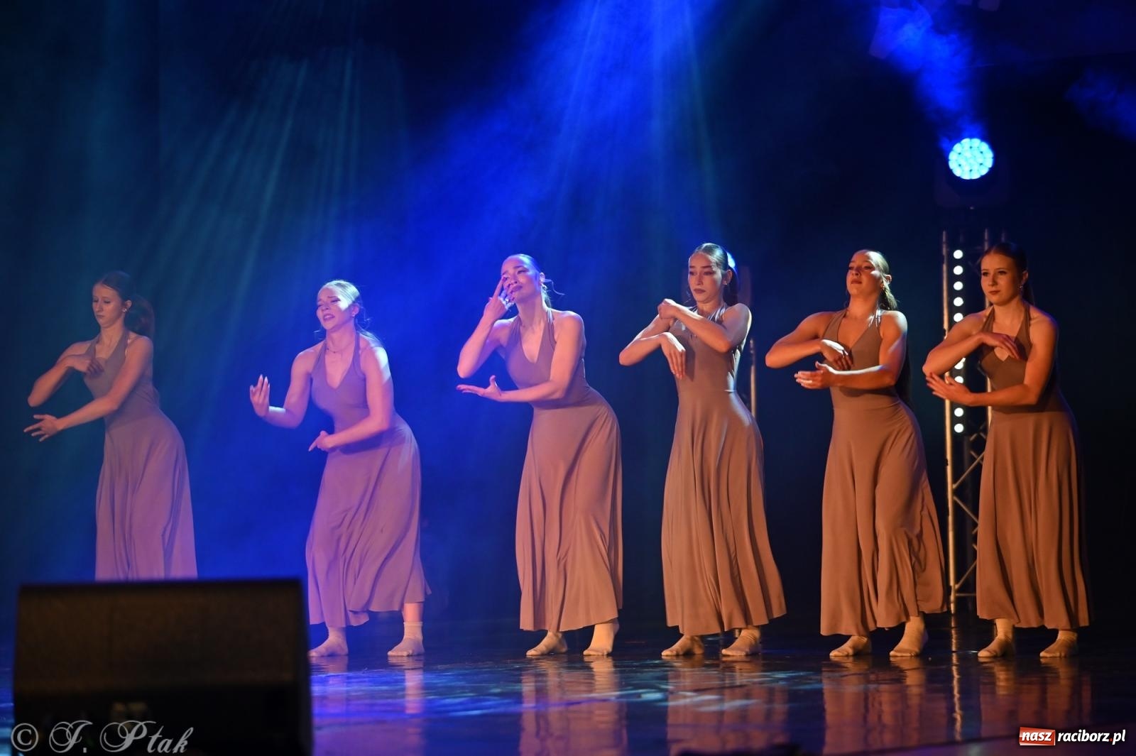 Zdjęcie w galerii na portalu naszraciborz.pl: Oscarowy blask na scenie RCK. Gala SKAZY oczarowała publiczność wiadomości z regionu