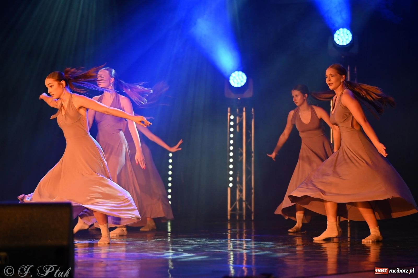 Zdjęcie w galerii na portalu naszraciborz.pl: Oscarowy blask na scenie RCK. Gala SKAZY oczarowała publiczność wiadomości z regionu