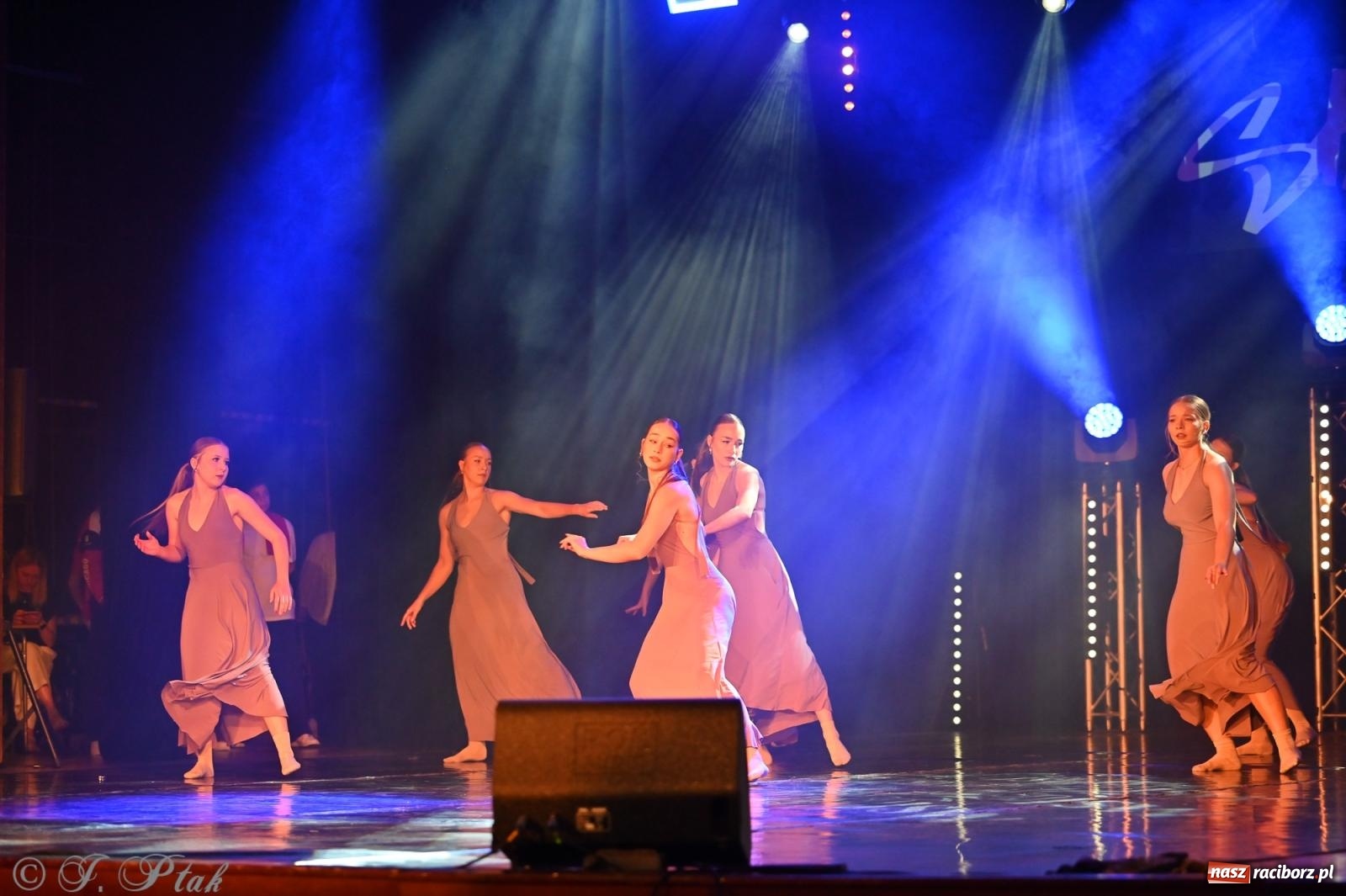 Zdjęcie w galerii na portalu naszraciborz.pl: Oscarowy blask na scenie RCK. Gala SKAZY oczarowała publiczność wiadomości z regionu