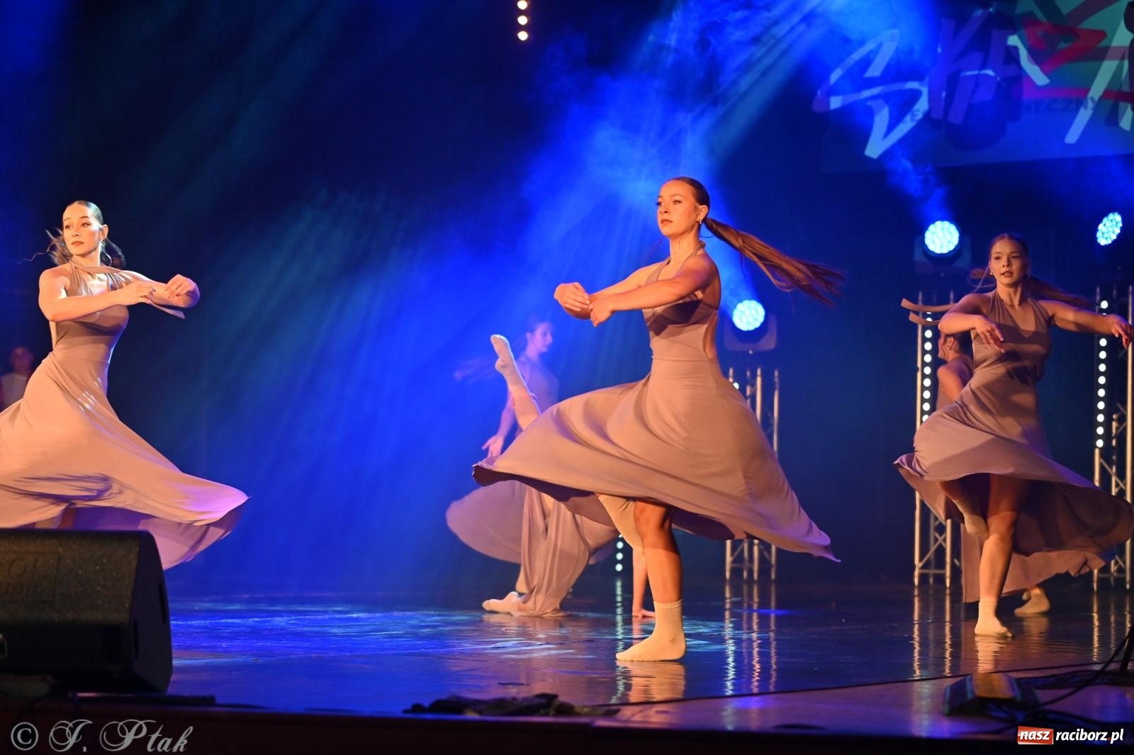 Zdjęcie w galerii na portalu naszraciborz.pl: Oscarowy blask na scenie RCK. Gala SKAZY oczarowała publiczność wiadomości z regionu