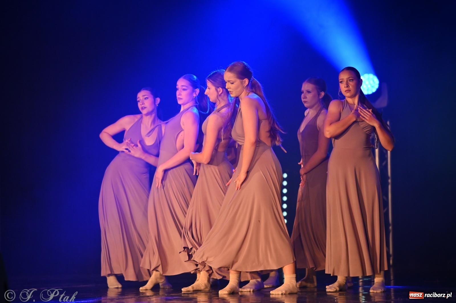 Zdjęcie w galerii na portalu naszraciborz.pl: Oscarowy blask na scenie RCK. Gala SKAZY oczarowała publiczność wiadomości z regionu