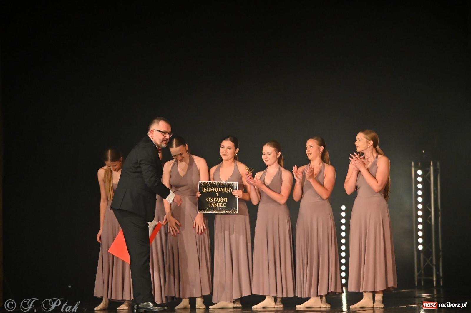 Zdjęcie w galerii na portalu naszraciborz.pl: Oscarowy blask na scenie RCK. Gala SKAZY oczarowała publiczność wiadomości z regionu