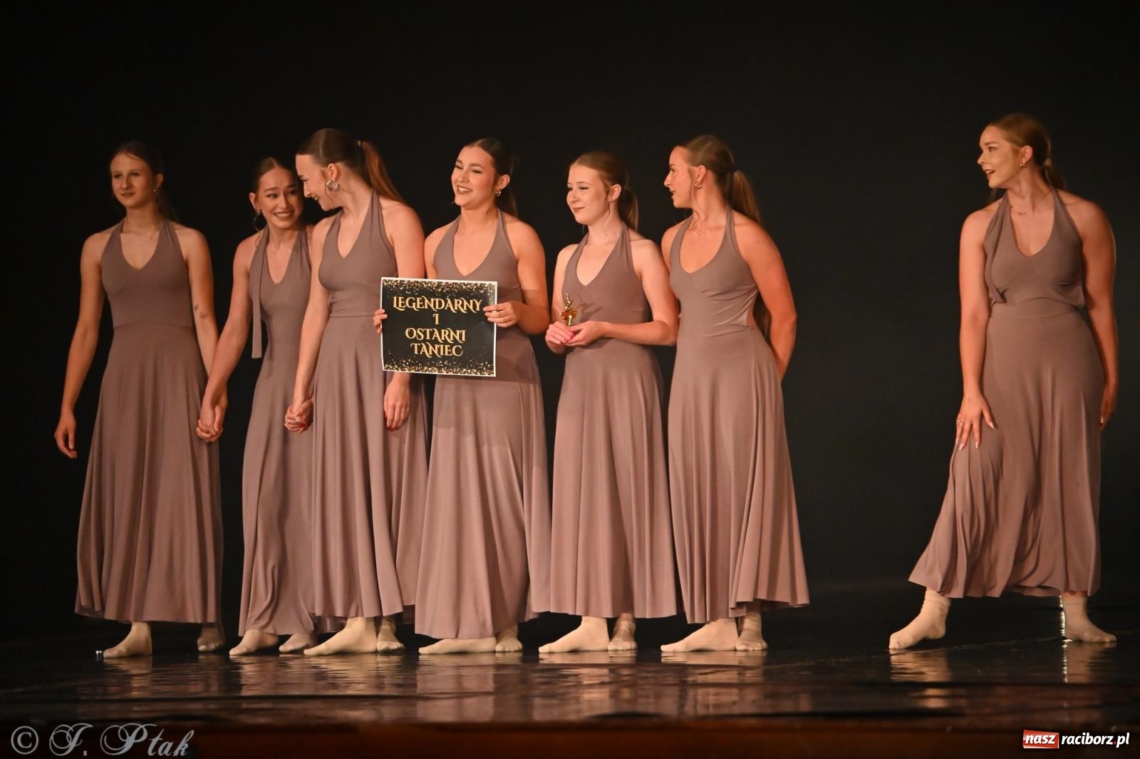 Zdjęcie w galerii na portalu naszraciborz.pl: Oscarowy blask na scenie RCK. Gala SKAZY oczarowała publiczność wiadomości z regionu