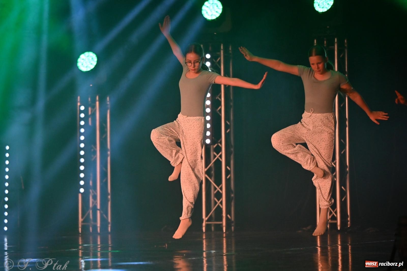 Zdjęcie w galerii na portalu naszraciborz.pl: Oscarowy blask na scenie RCK. Gala SKAZY oczarowała publiczność wiadomości z regionu