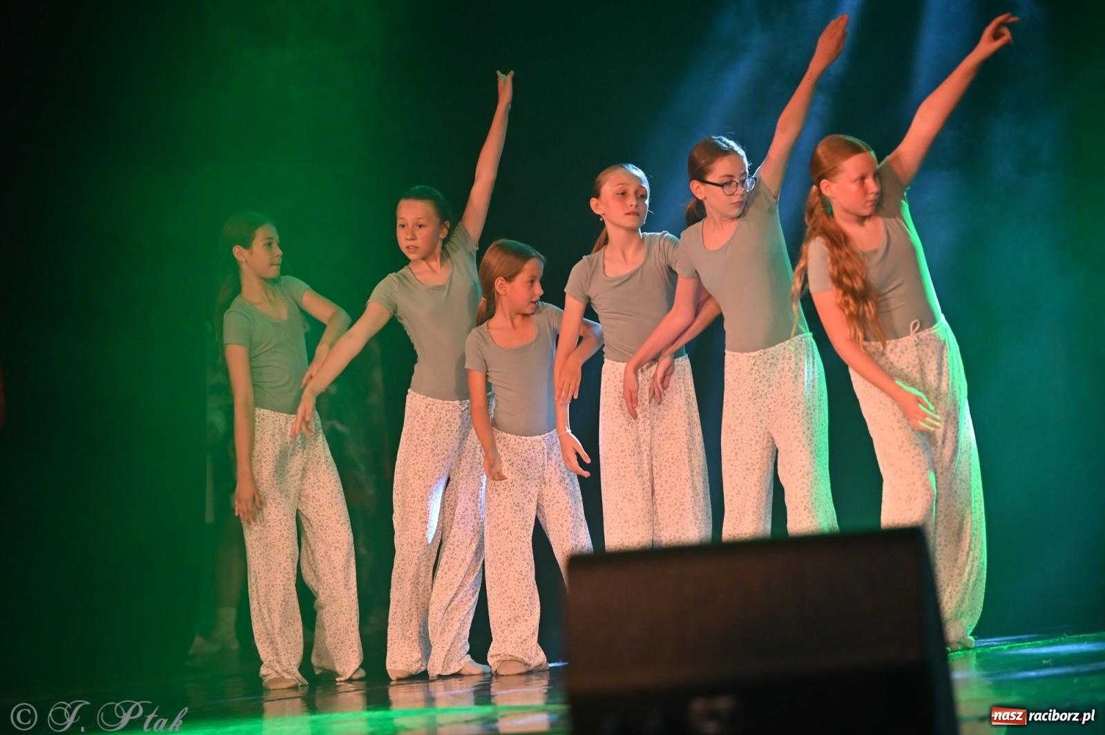 Zdjęcie w galerii na portalu naszraciborz.pl: Oscarowy blask na scenie RCK. Gala SKAZY oczarowała publiczność wiadomości z regionu