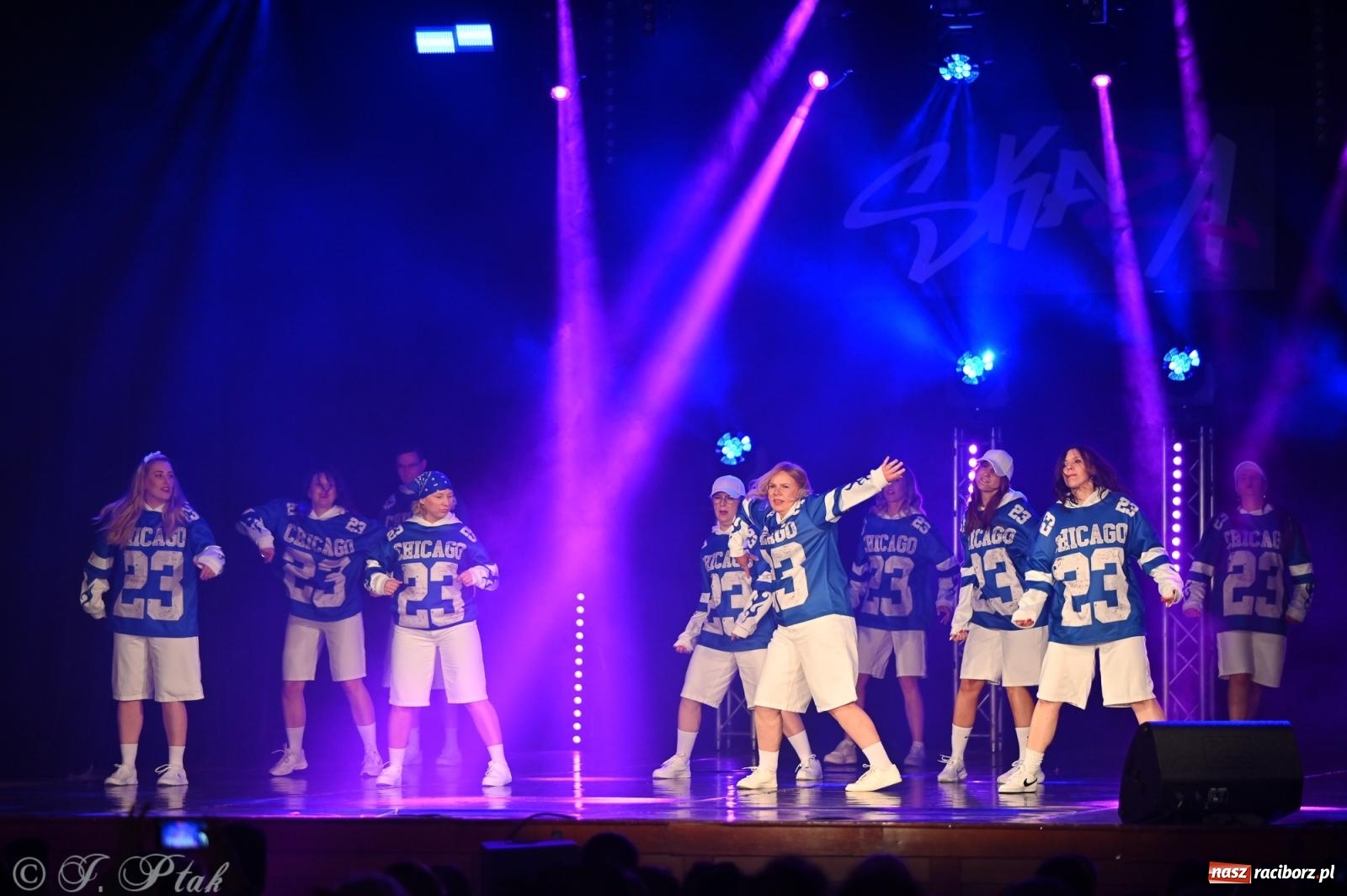 Zdjęcie w galerii na portalu naszraciborz.pl: Oscarowy blask na scenie RCK. Gala SKAZY oczarowała publiczność wiadomości z regionu