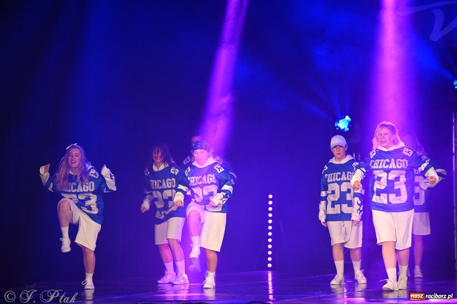 Zdjęcie w galerii na portalu naszraciborz.pl: Oscarowy blask na scenie RCK. Gala SKAZY oczarowała publiczność wiadomości z regionu