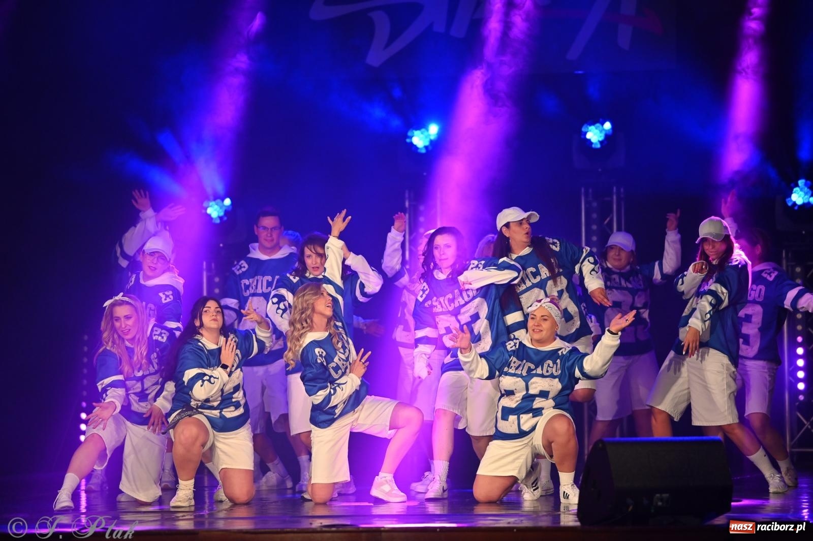 Zdjęcie w galerii na portalu naszraciborz.pl: Oscarowy blask na scenie RCK. Gala SKAZY oczarowała publiczność wiadomości z regionu