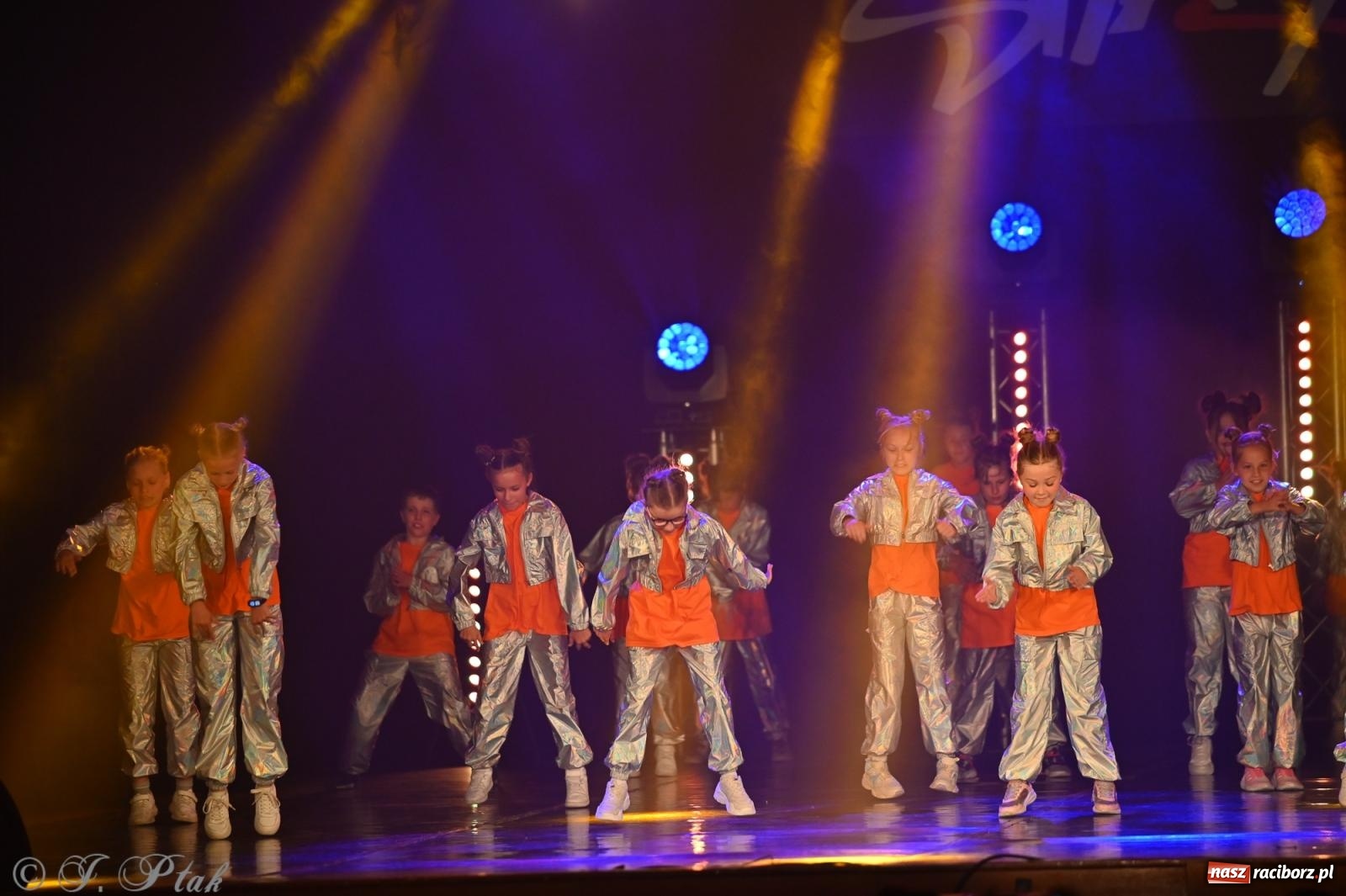 Zdjęcie w galerii na portalu naszraciborz.pl: Oscarowy blask na scenie RCK. Gala SKAZY oczarowała publiczność wiadomości z regionu