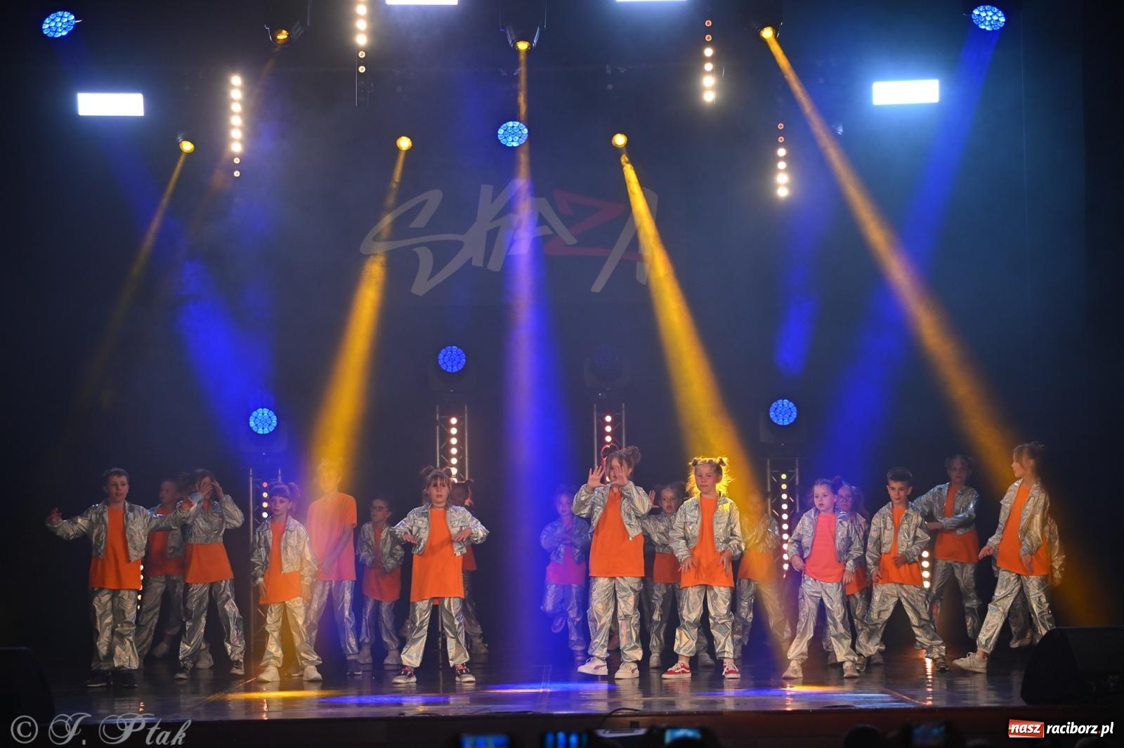 Zdjęcie w galerii na portalu naszraciborz.pl: Oscarowy blask na scenie RCK. Gala SKAZY oczarowała publiczność wiadomości z regionu