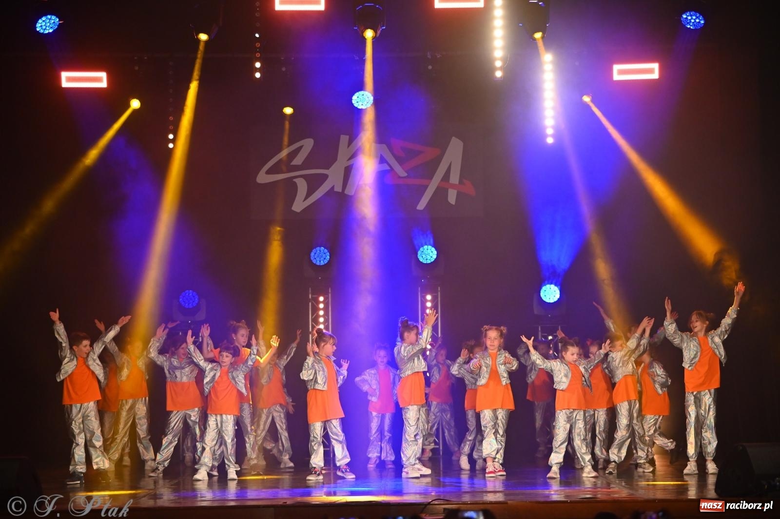 Zdjęcie w galerii na portalu naszraciborz.pl: Oscarowy blask na scenie RCK. Gala SKAZY oczarowała publiczność wiadomości z regionu