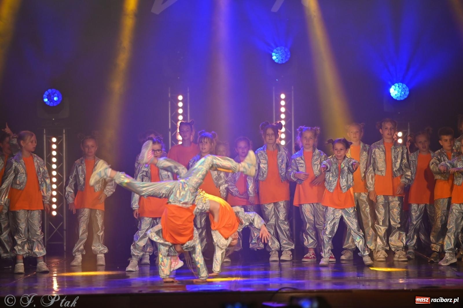 Zdjęcie w galerii na portalu naszraciborz.pl: Oscarowy blask na scenie RCK. Gala SKAZY oczarowała publiczność wiadomości z regionu