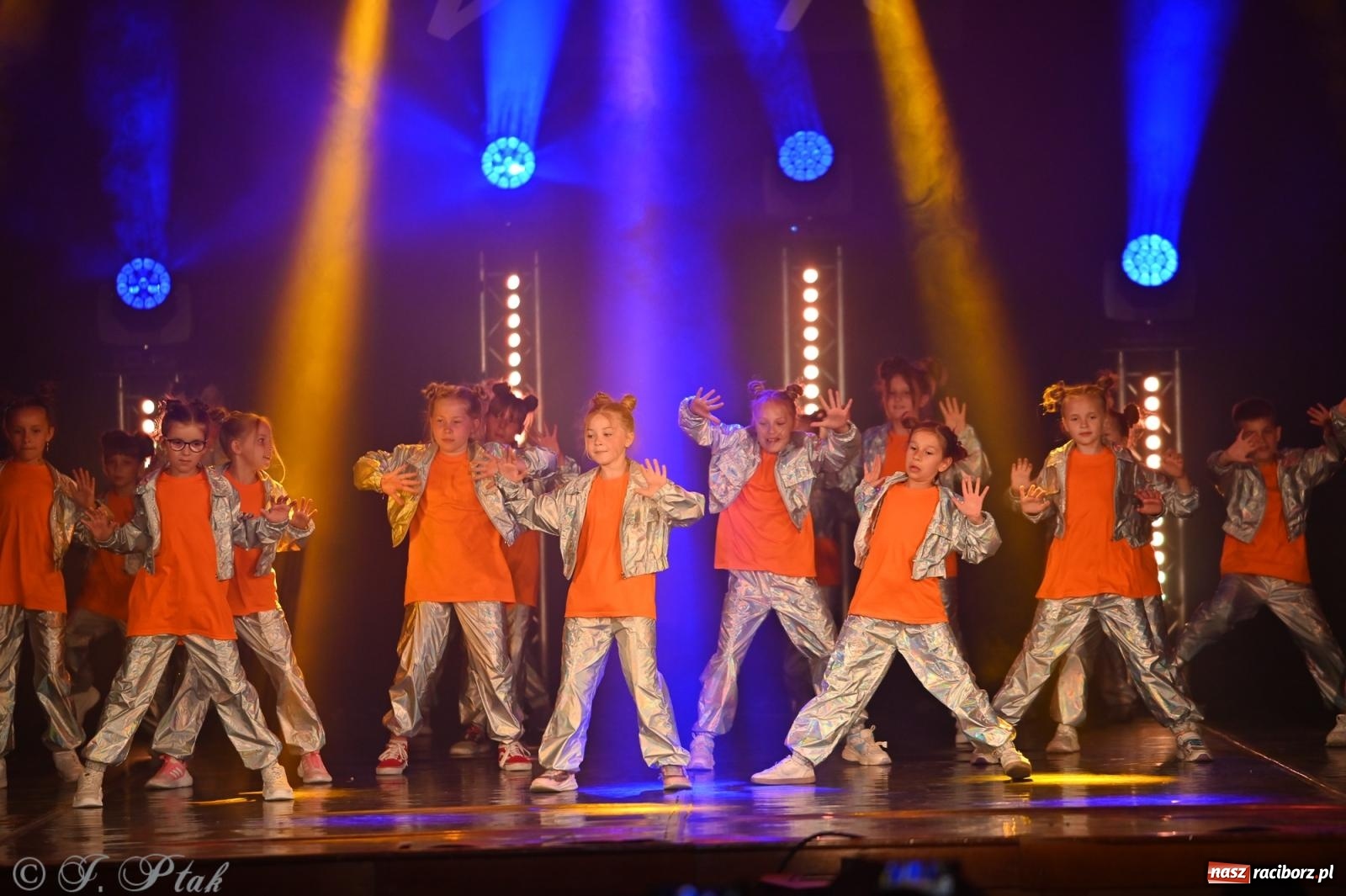 Zdjęcie w galerii na portalu naszraciborz.pl: Oscarowy blask na scenie RCK. Gala SKAZY oczarowała publiczność wiadomości z regionu