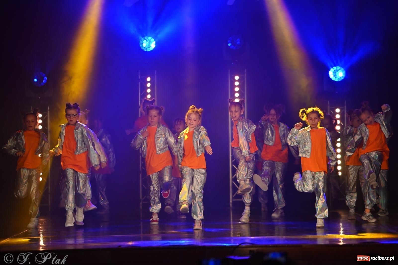 Zdjęcie w galerii na portalu naszraciborz.pl: Oscarowy blask na scenie RCK. Gala SKAZY oczarowała publiczność wiadomości z regionu